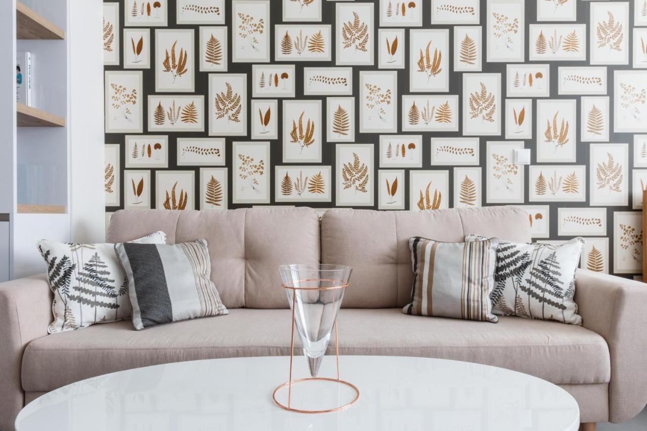 Designer Studio In New Town By Days Prag