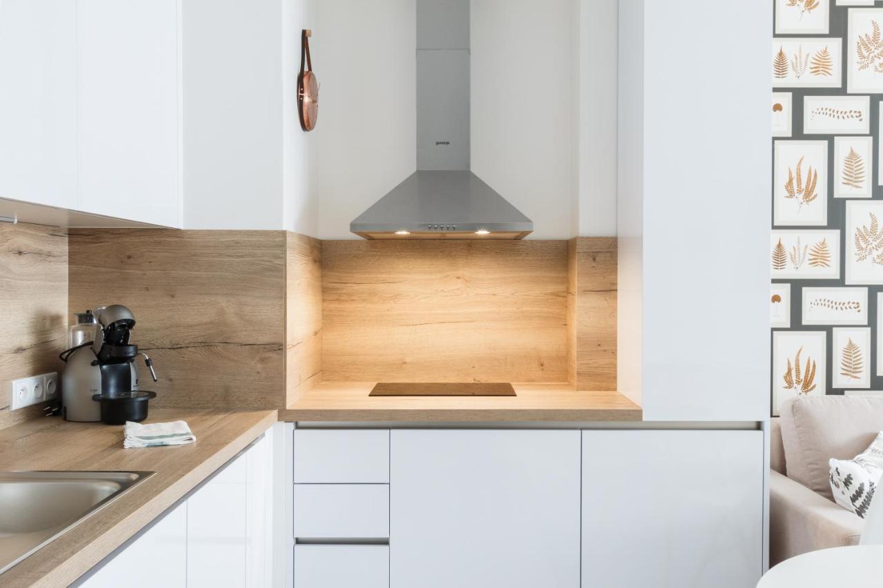 Designer Studio In New Town By Days Apartment *