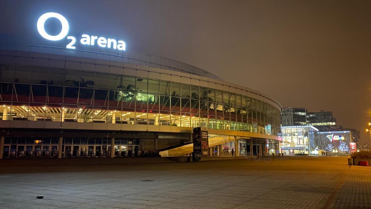 / 10 Min From Center / O2 Arena