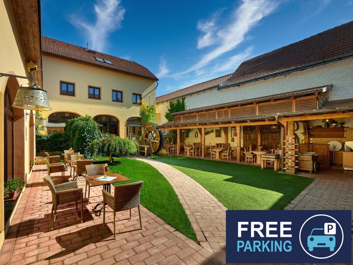 Hotel Selsky Dvur - Bohemian Village Courtyard 4*