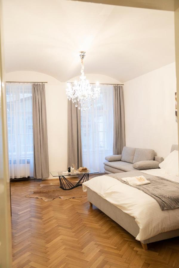 Helen Homestay Vaclavske Namesti Lägenhet *