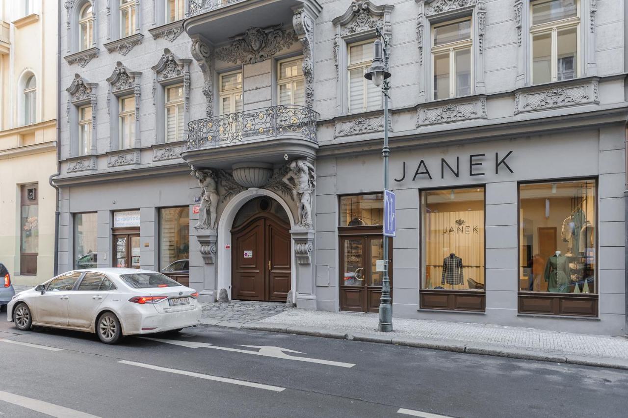 Superior Near Dlouha Street * Prag
