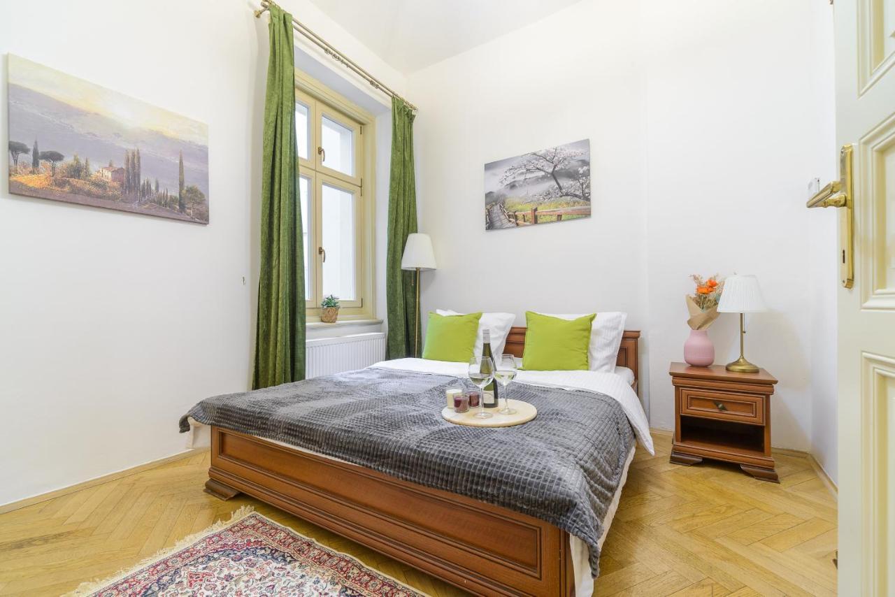 Apartment Superior Near Dlouha Street *