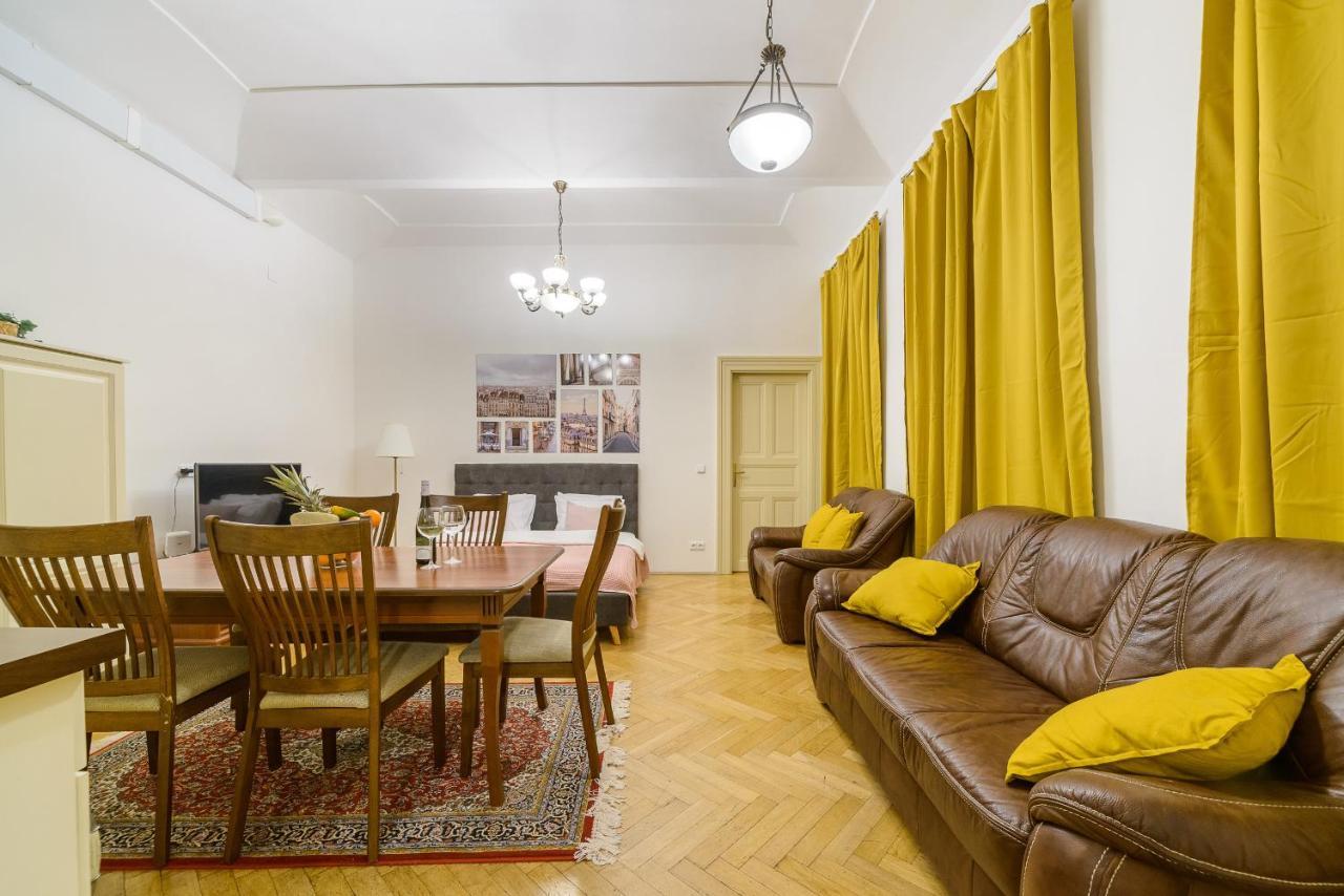 Superior Near Dlouha Street Prag