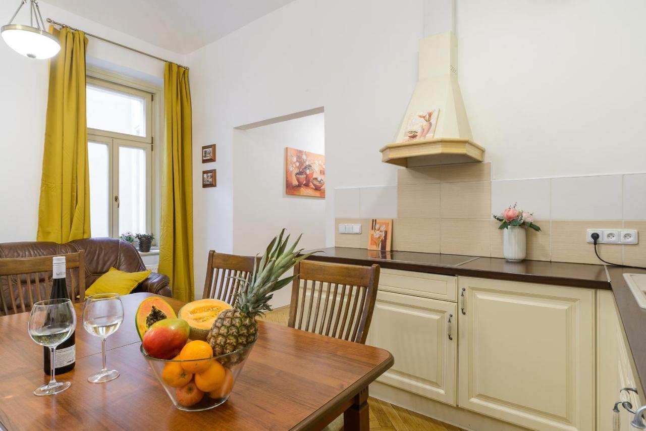 Superior Near Dlouha Street * Prag