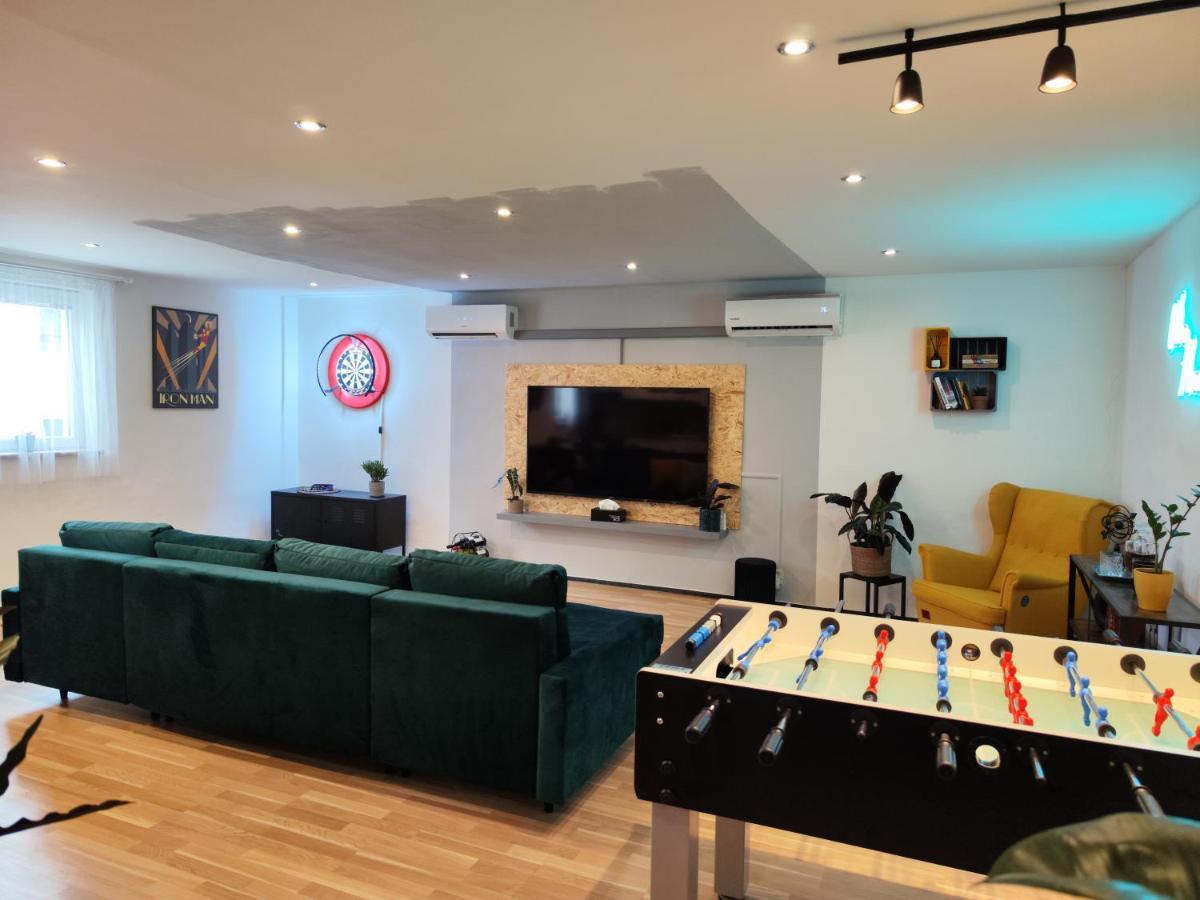 Vibe House