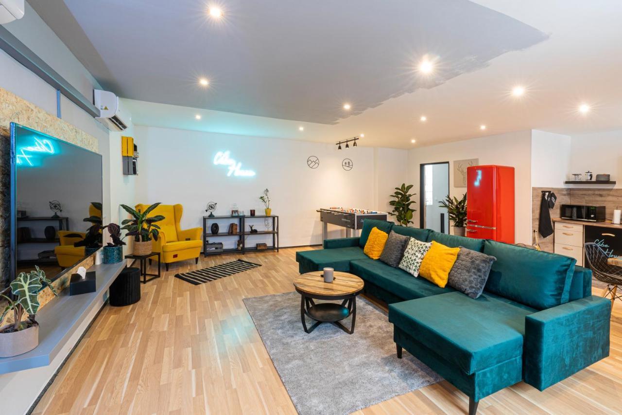 Vibe House *
