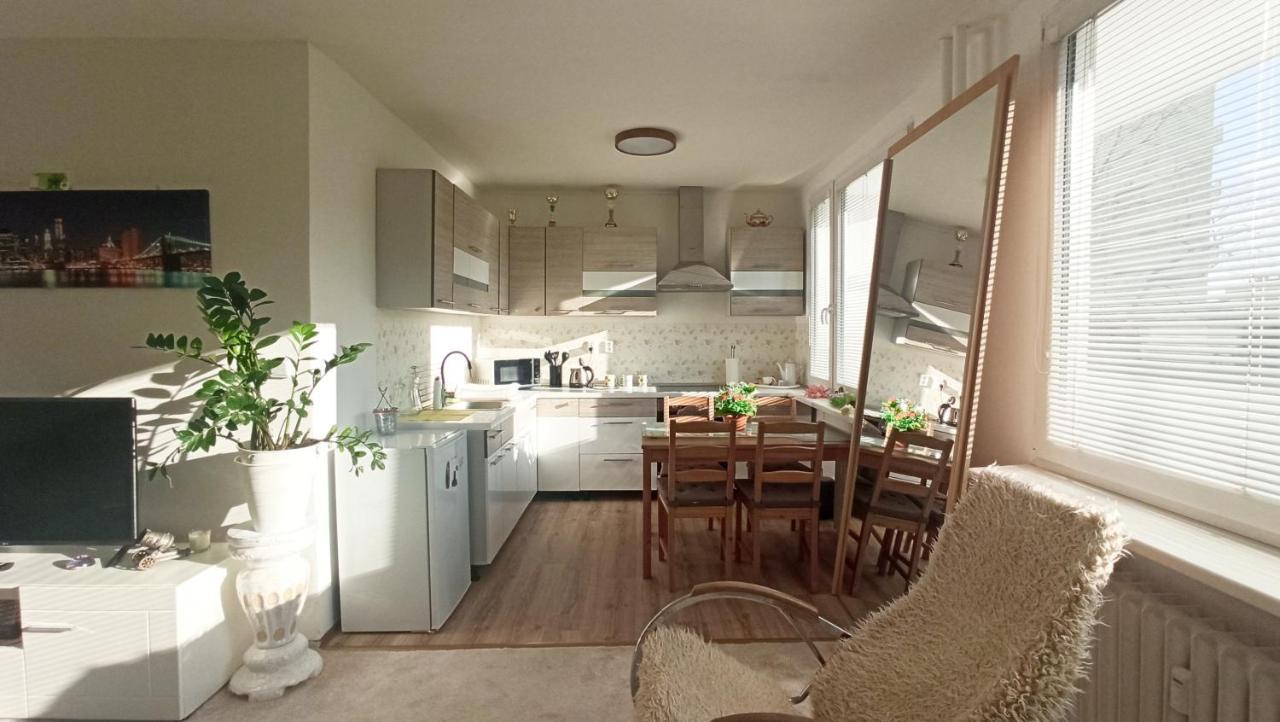 In A Good Location Apartment *