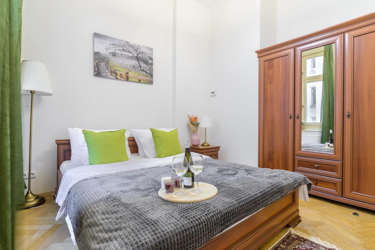 Superior Near Dlouha Street Apartment *