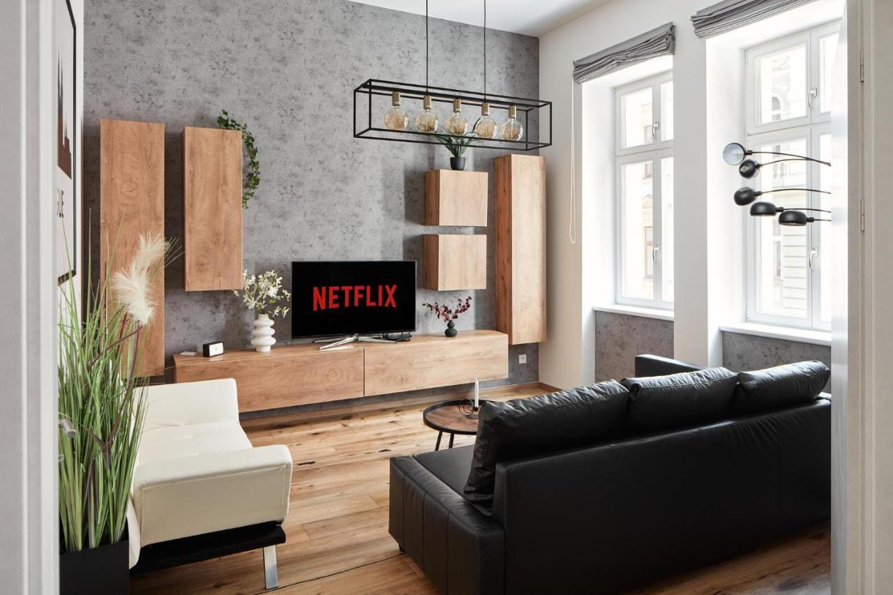 Days - Stylish - Workspace * Prag