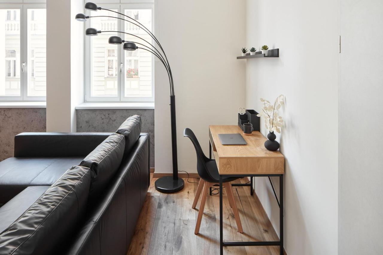 Apartment Days - Stylish - Workspace *