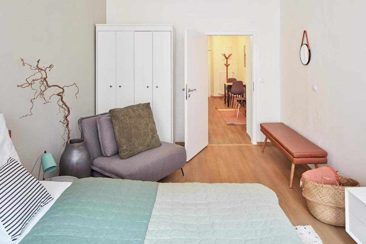 Days - Sunlit 1bdr - Netflix - Yet Quiet - New Town Apartment Prague