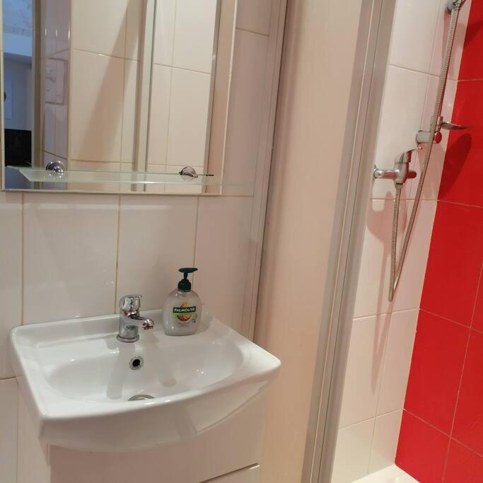 Apartment Basement In The City Center!! Prag