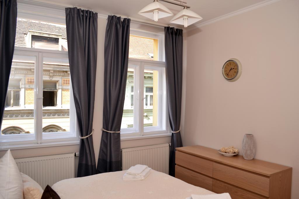 Riverside Ruterra Apartment Prag