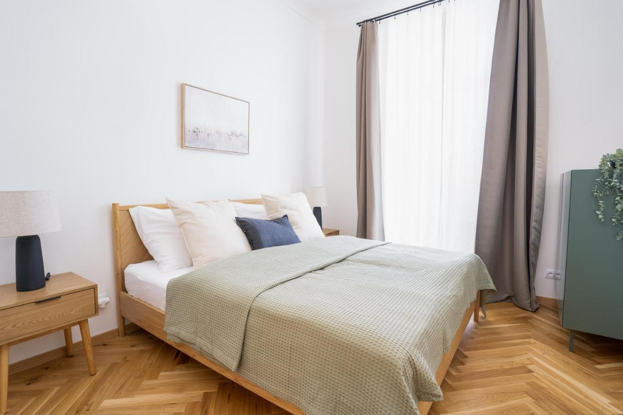 Days - Bright Flat - Small Balcony - Quiet Area *