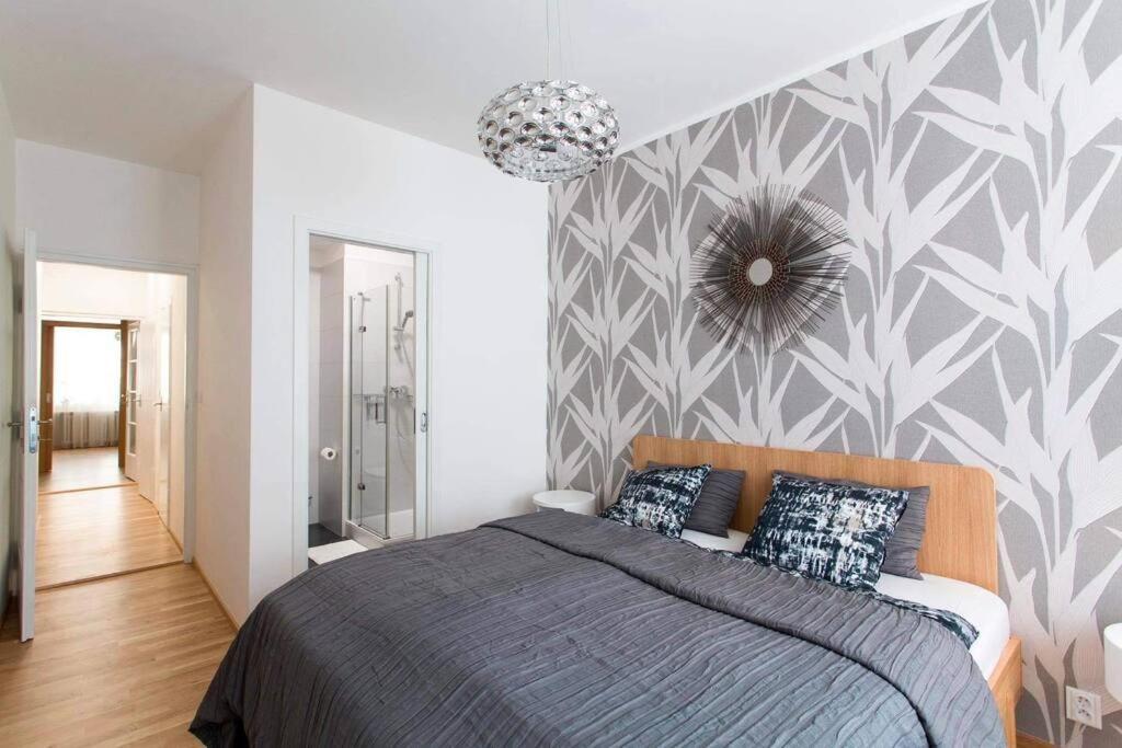 Friendly Private In The Sharing Flat * Prag