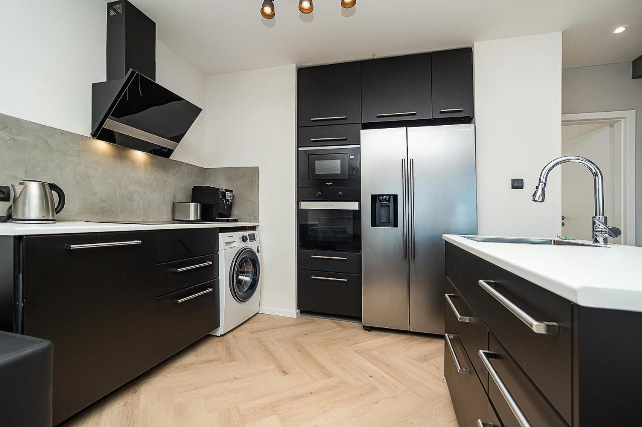 Big 4-bedroom Flat, Terrace With Great Vitkov View Prag