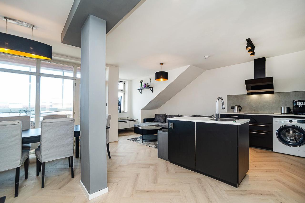 Big 4-bedroom Flat, Terrace With Great Vitkov View