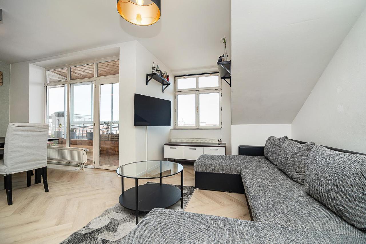 Big 4-bedroom Flat, Terrace With Great Vitkov View Lejlighed Prag