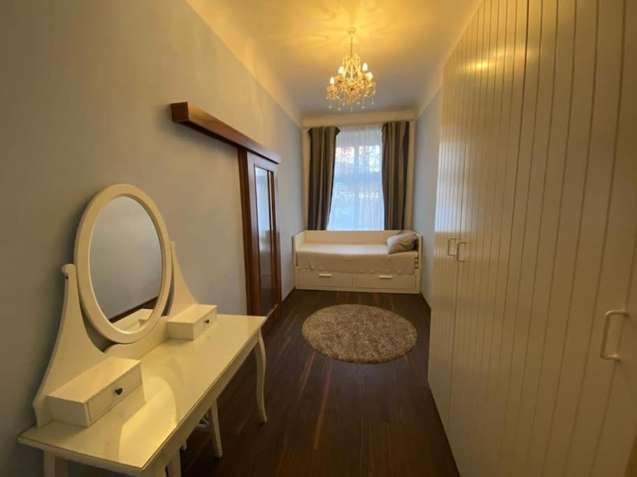 5 In The Centre Of Apartment *
