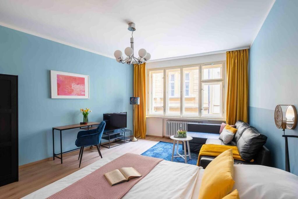 Lägenhet Colourful Modern Flat / Balcony / Charles Bridge