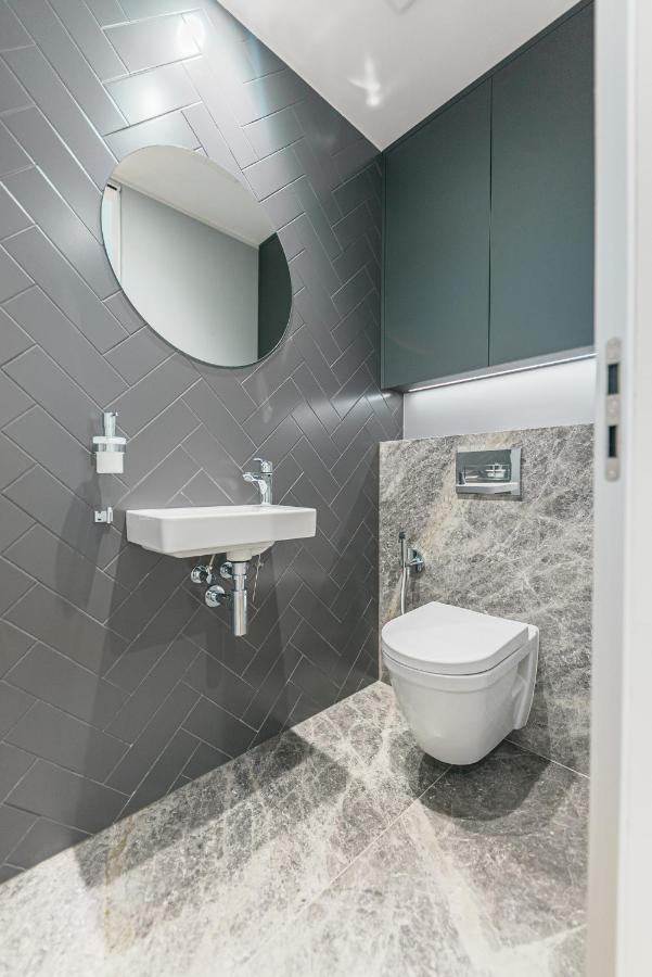 Days - Stylish With Terrace - Parking - Quiet Area Apartment *