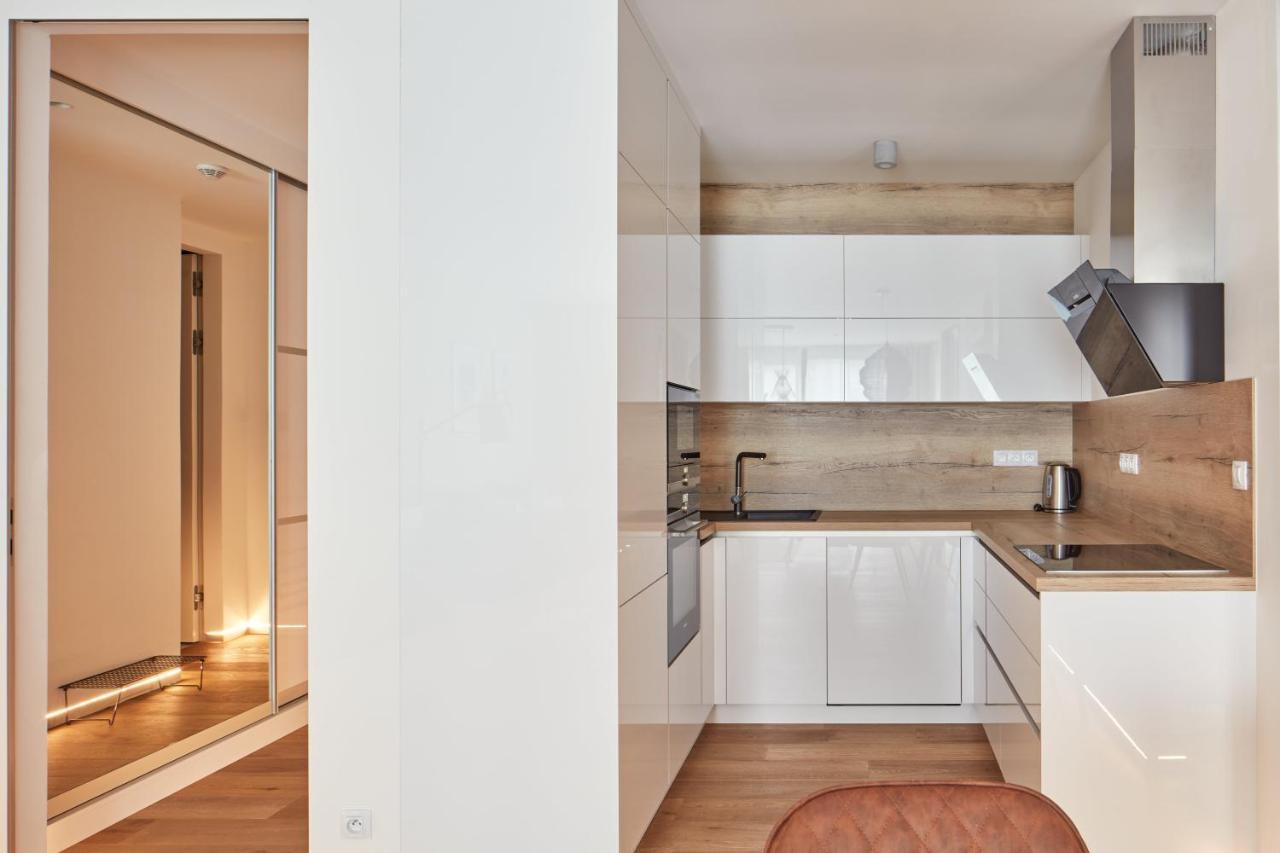 Days - Stylish With Terrace - Parking - Quiet Area Apartment Prag