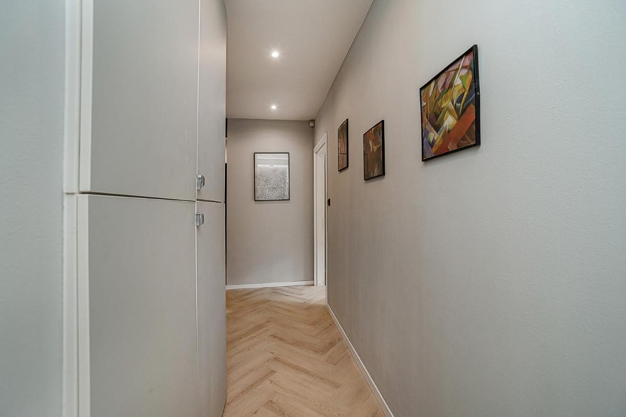 Big 4-bedroom Flat, Terrace With Great Vitkov View Lejlighed