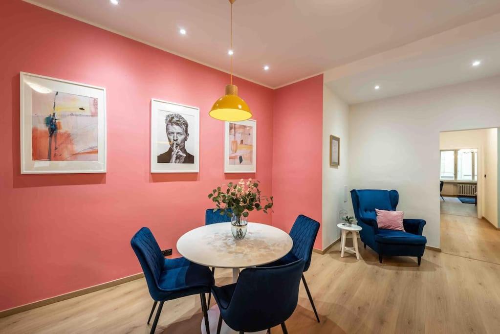 Apartment Colourful Modern Flat / Balcony / Charles Bridge Prague