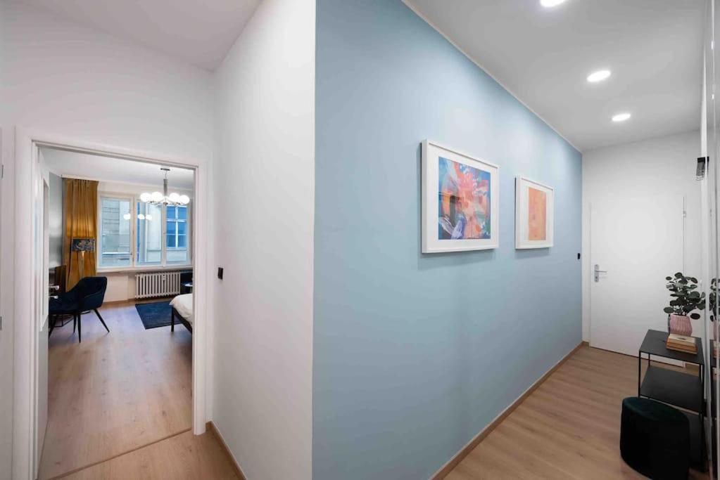 Apartment Colourful Modern Flat / Balcony / Charles Bridge