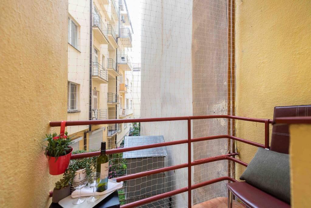 Colourful Modern Flat / Balcony / Charles Bridge Lägenhet *