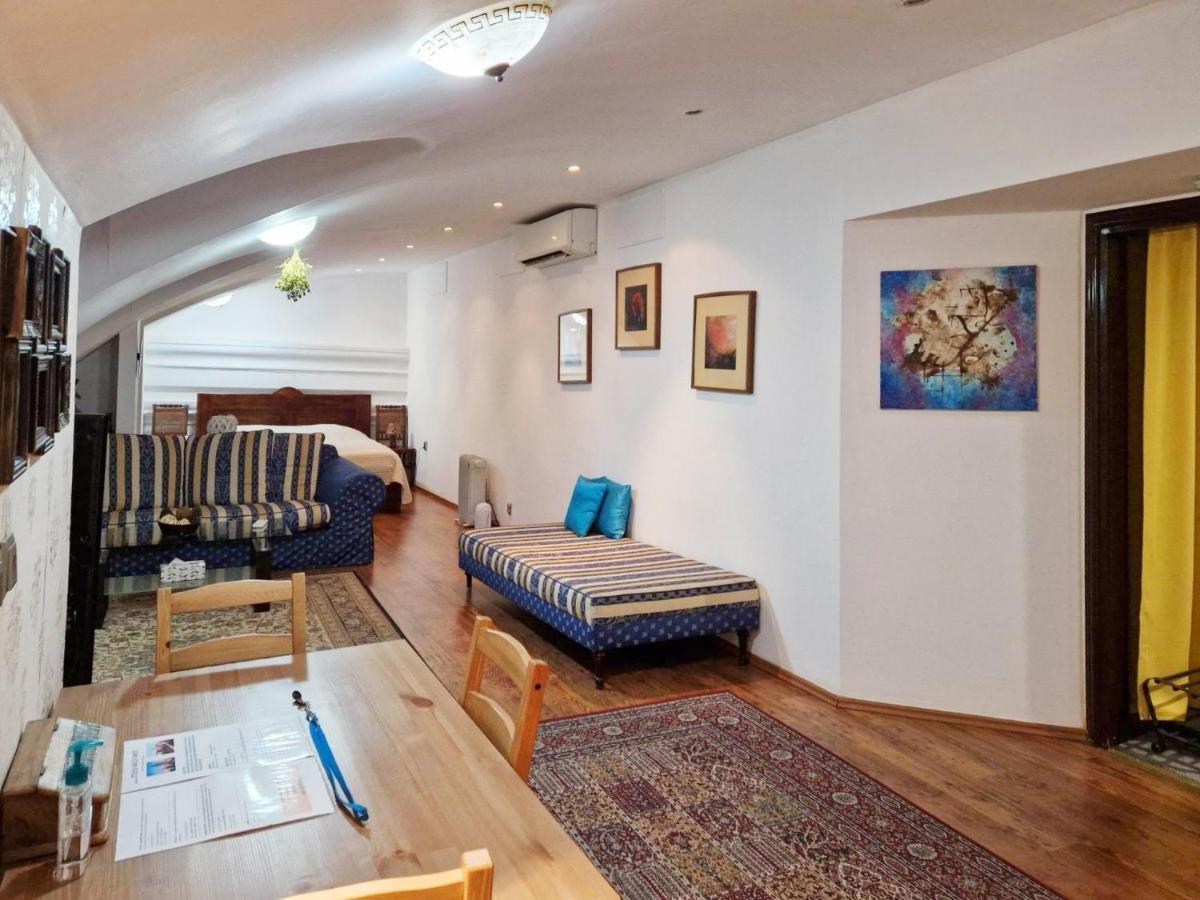 Apartment Studio Karluv Most
