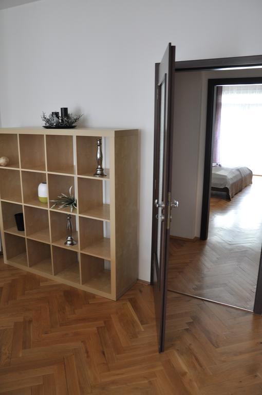 Metropolis Apartment *