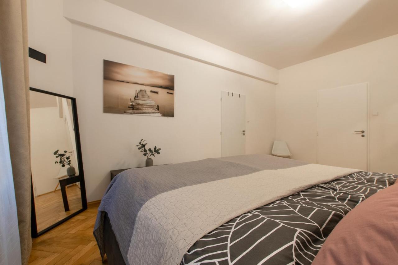 Apartmán As Apartments. National Theatre Apt. Old Town