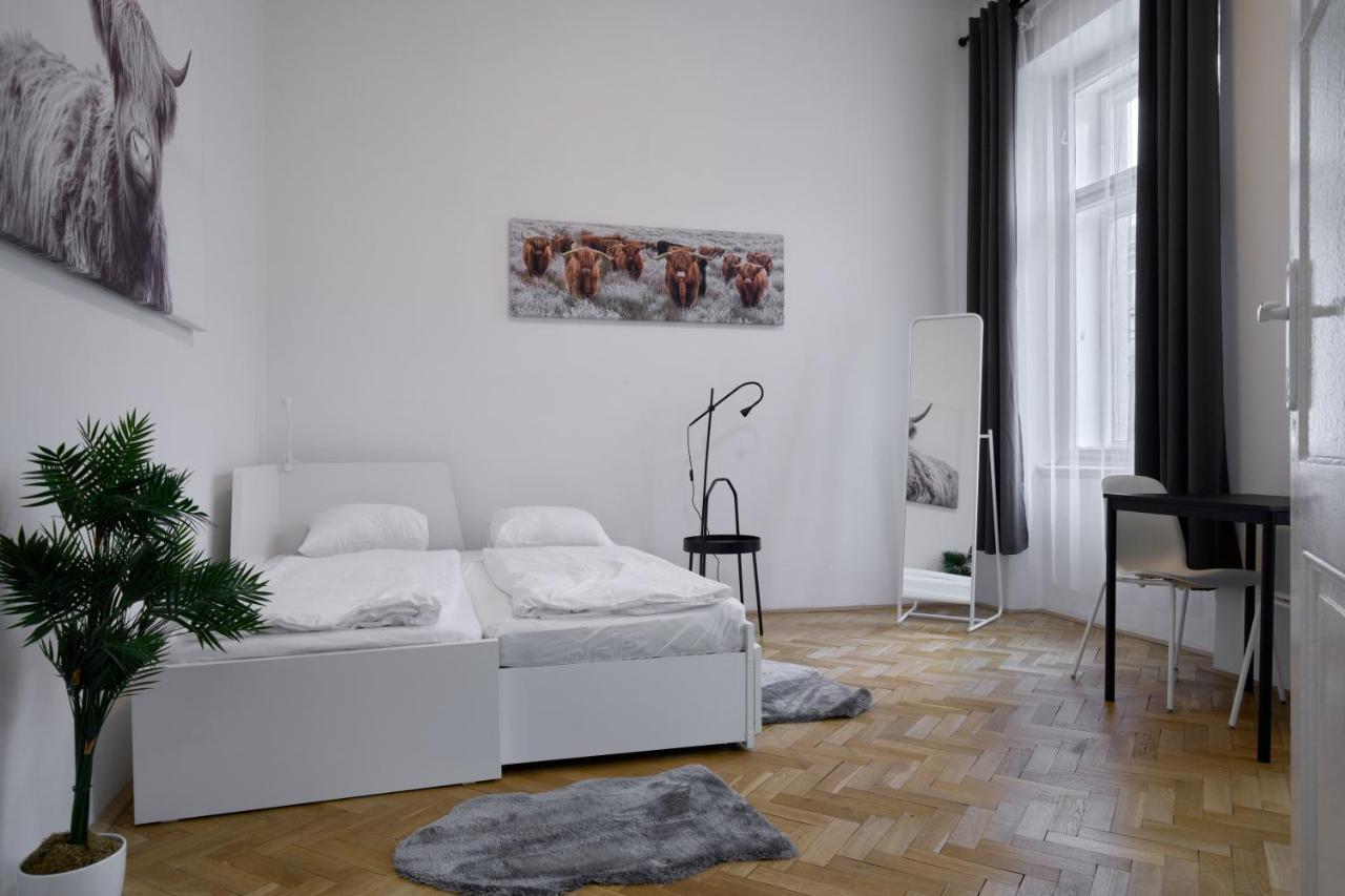 Archibald Flats Prague