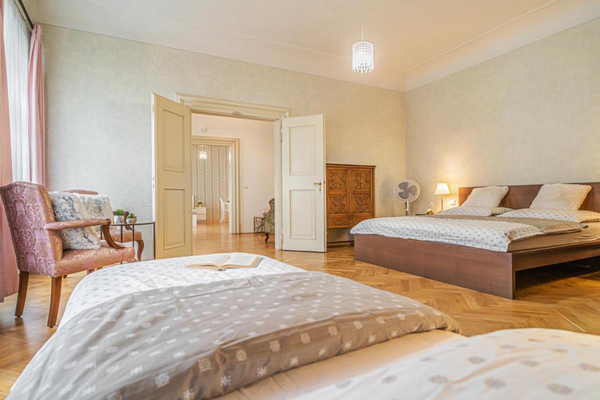Apartmán Bright & Spacious At Mala Strana, Charles Bridge 3 Min Of Walk