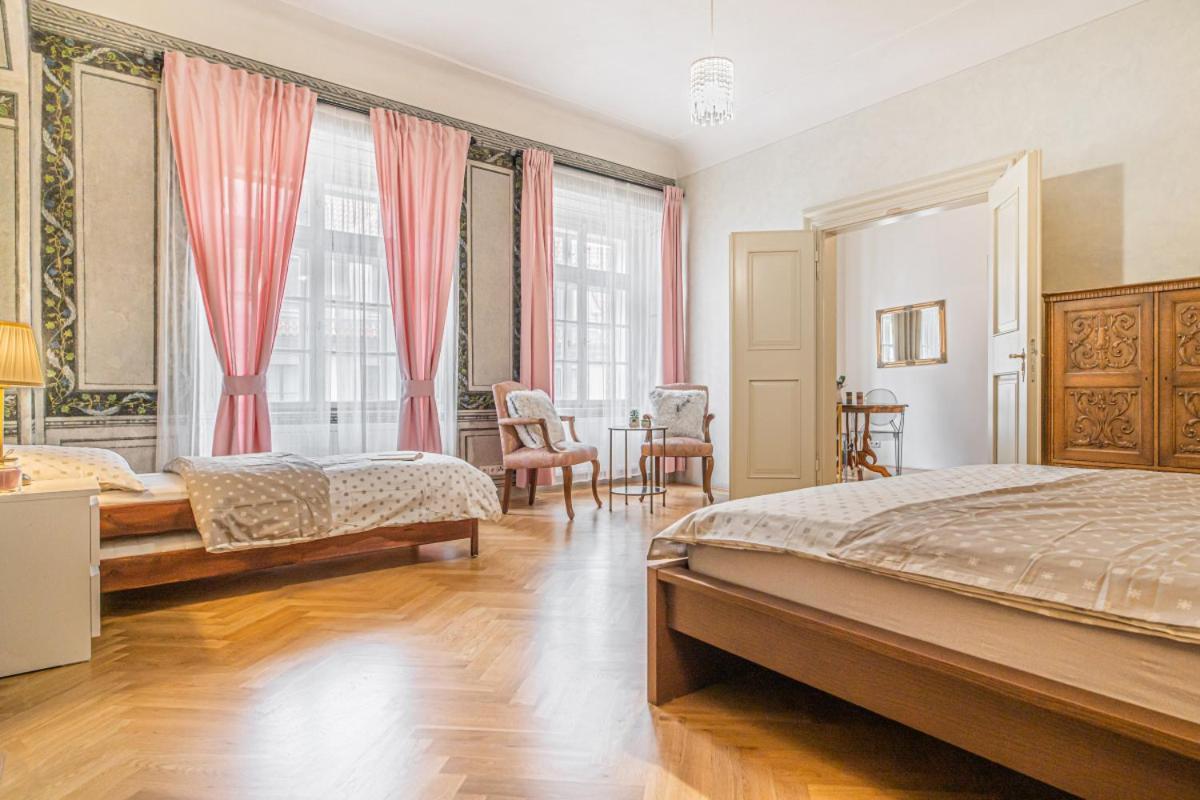 Apartmán Bright & Spacious At Mala Strana, Charles Bridge 3 Min Of Walk Praha