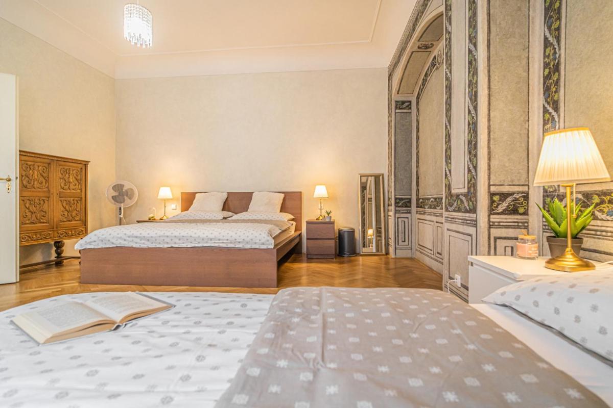 Apartmán Bright & Spacious At Mala Strana, Charles Bridge 3 Min Of Walk
