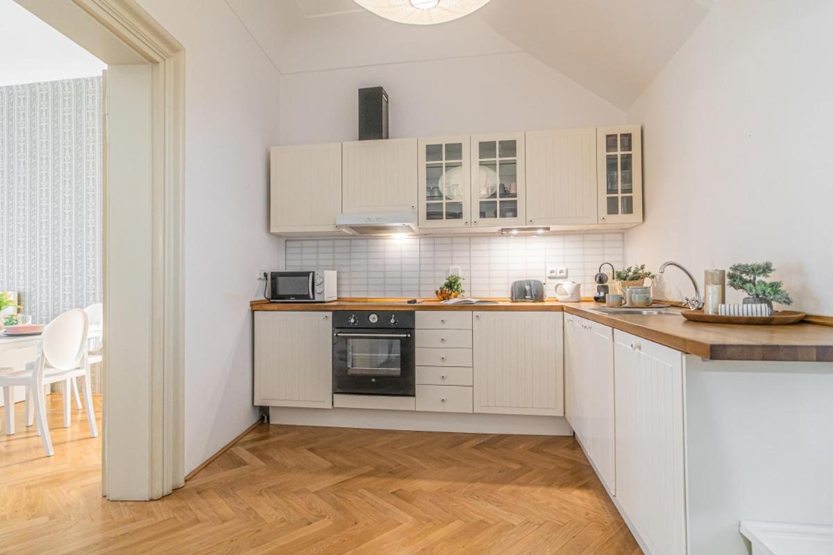 Apartmán Bright & Spacious At Mala Strana, Charles Bridge 3 Min Of Walk Praha