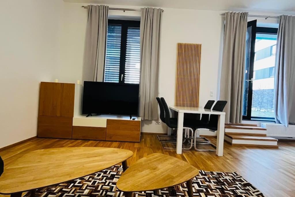 Apartment Holesovice, Garden, Garage Prag