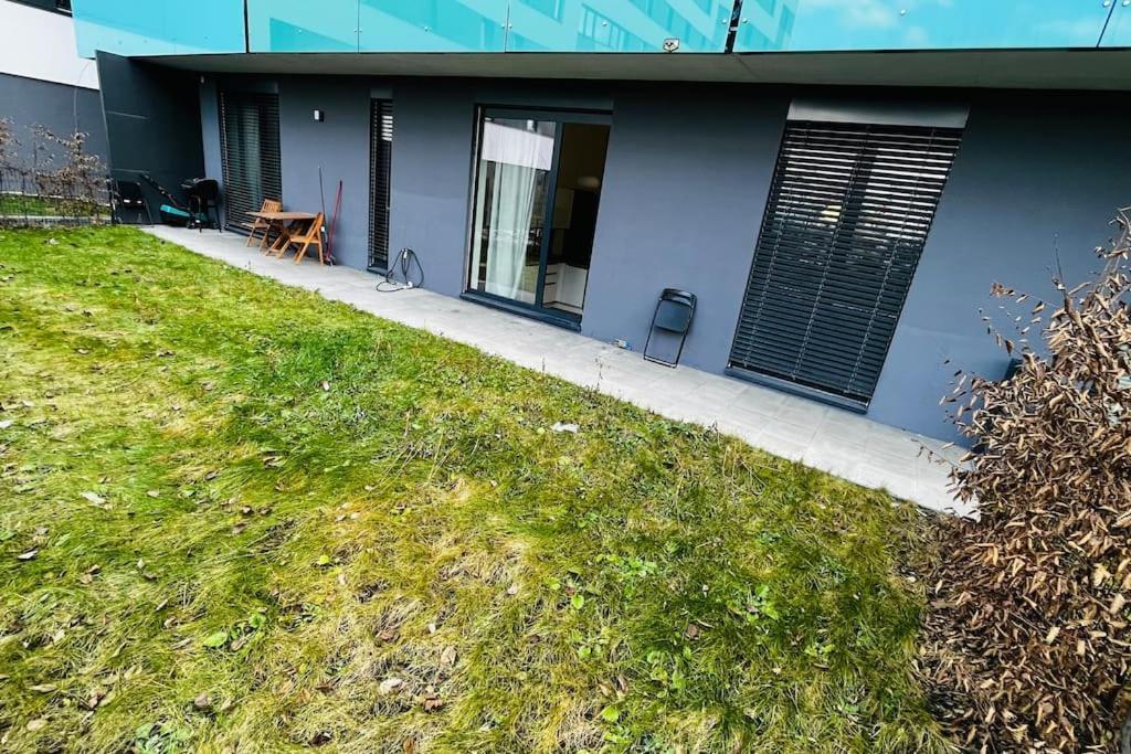 Holesovice, Garden, Garage Apartment