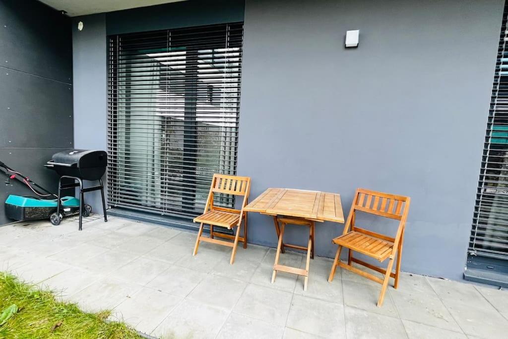Holesovice, Garden, Garage Apartment *
