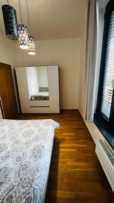 Holesovice, Garden, Garage Apartment Prag