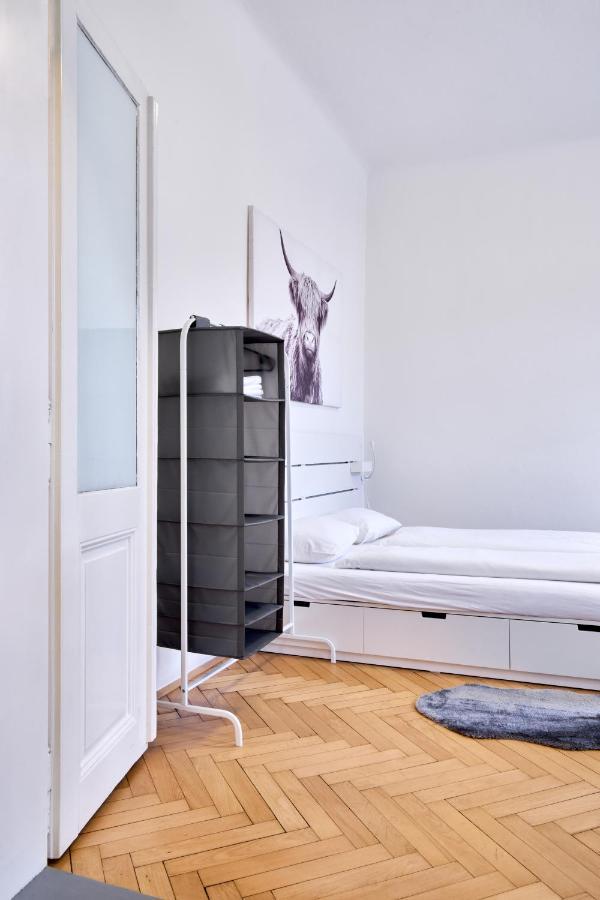 Archibald Flats * Prague