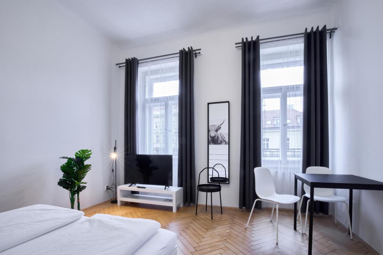 Archibald Flats Prague