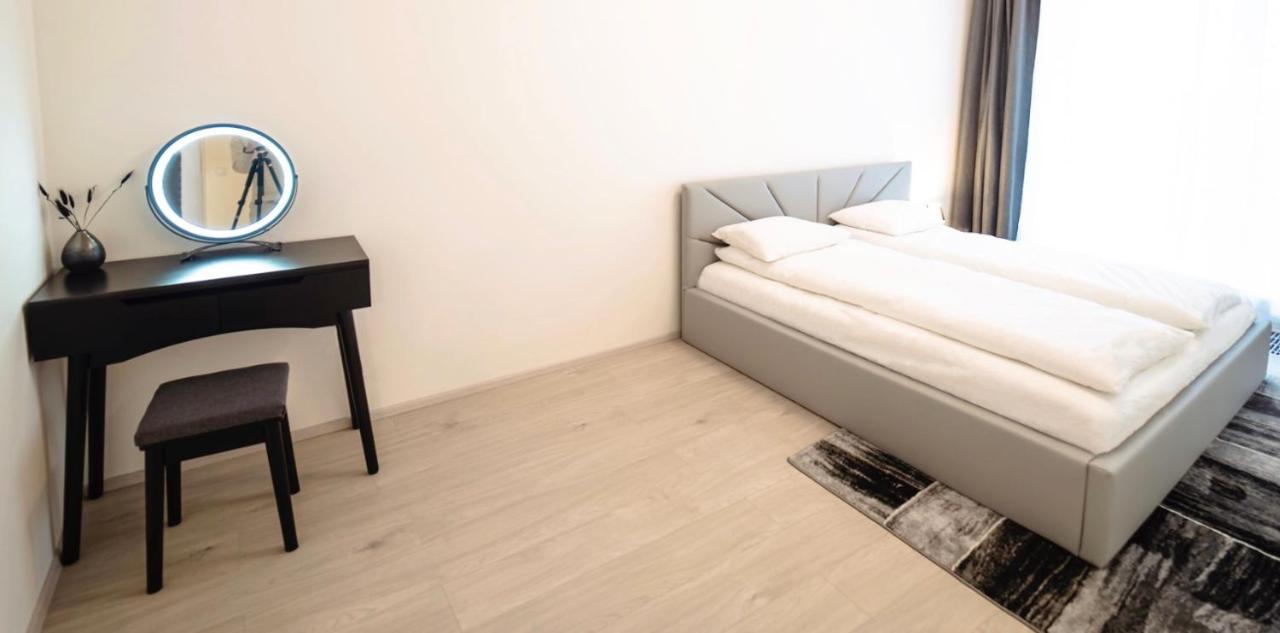 Apartment Tran Chien With Free Private Parking Prague