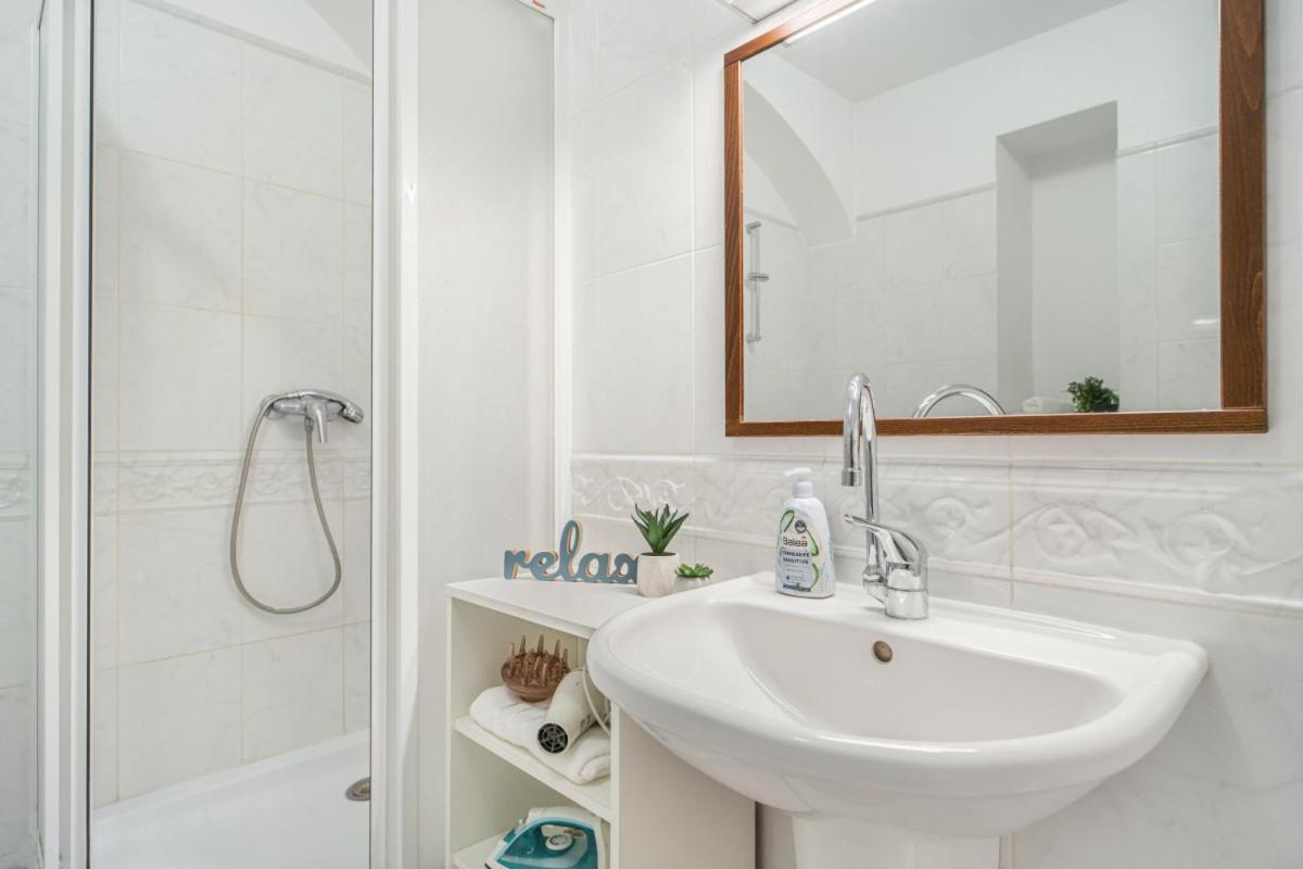 Apartmán Bright & Spacious At Mala Strana, Charles Bridge 3 Min Of Walk *