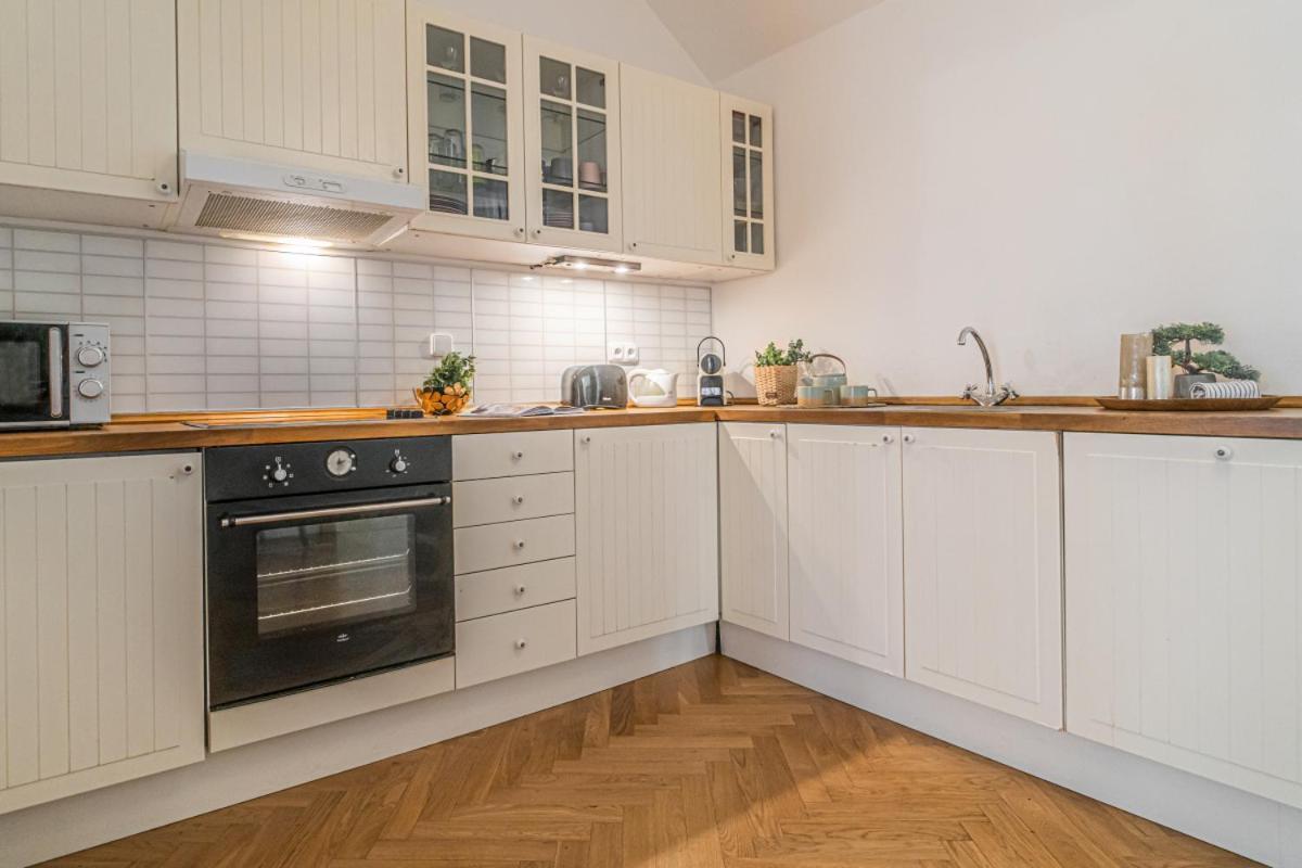 Bright & Spacious At Mala Strana, Charles Bridge 3 Min Of Walk Apartmán