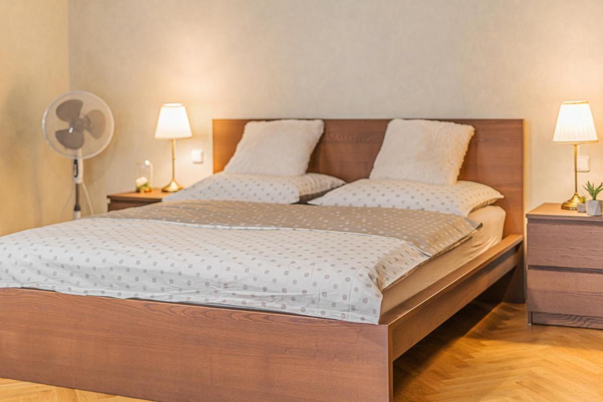 Apartmán Bright & Spacious At Mala Strana, Charles Bridge 3 Min Of Walk Praha