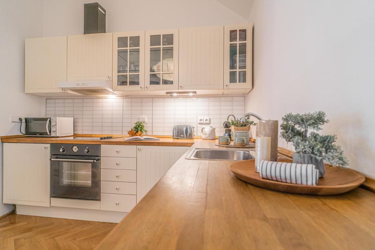 Bright & Spacious At Mala Strana, Charles Bridge 3 Min Of Walk Apartmán Praha